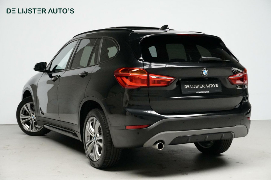 BMW X1 sDrive18i Sport Line Automaat 140 PK Facelift |Pano-dak | Leder | Stoelverwarming | Memory | Camera | LED | PDC |