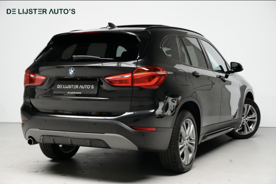 BMW X1 sDrive18i Sport Line Automaat 140 PK Facelift |Pano-dak | Leder | Stoelverwarming | Memory | Camera | LED | PDC |