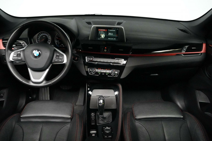 BMW X1 sDrive18i Sport Line Automaat 140 PK Facelift |Pano-dak | Leder | Stoelverwarming | Memory | Camera | LED | PDC |