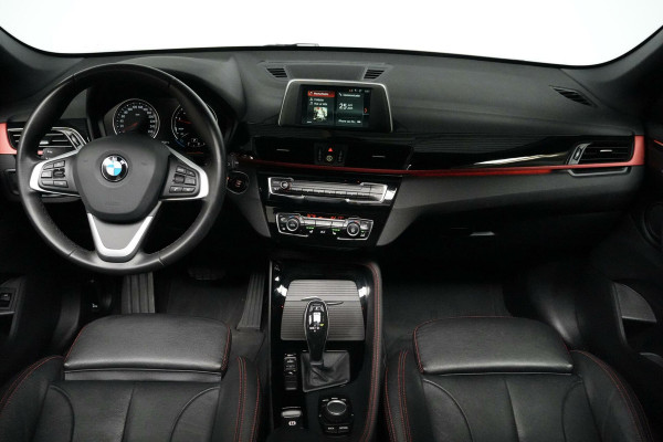 BMW X1 sDrive18i Sport Line Automaat 140 PK Facelift |Pano-dak | Leder | Stoelverwarming | Memory | Camera | LED | PDC |