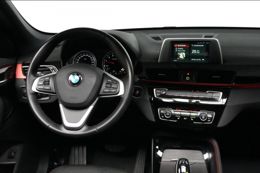 BMW X1 sDrive18i Sport Line Automaat 140 PK Facelift |Pano-dak | Leder | Stoelverwarming | Memory | Camera | LED | PDC |