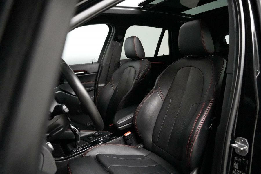 BMW X1 sDrive18i Sport Line Automaat 140 PK Facelift |Pano-dak | Leder | Stoelverwarming | Memory | Camera | LED | PDC |