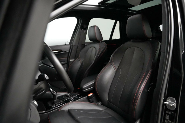 BMW X1 sDrive18i Sport Line Automaat 140 PK Facelift |Pano-dak | Leder | Stoelverwarming | Memory | Camera | LED | PDC |