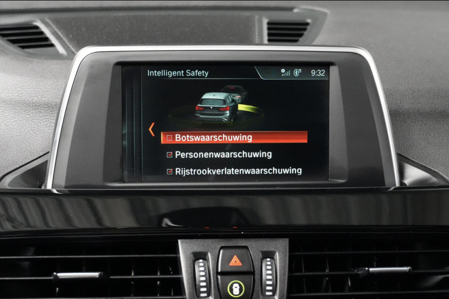 BMW X1 sDrive18i Sport Line Automaat 140 PK Facelift |Pano-dak | Leder | Stoelverwarming | Memory | Camera | LED | PDC |