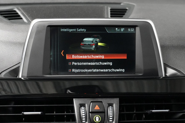 BMW X1 sDrive18i Sport Line Automaat 140 PK Facelift |Pano-dak | Leder | Stoelverwarming | Memory | Camera | LED | PDC |