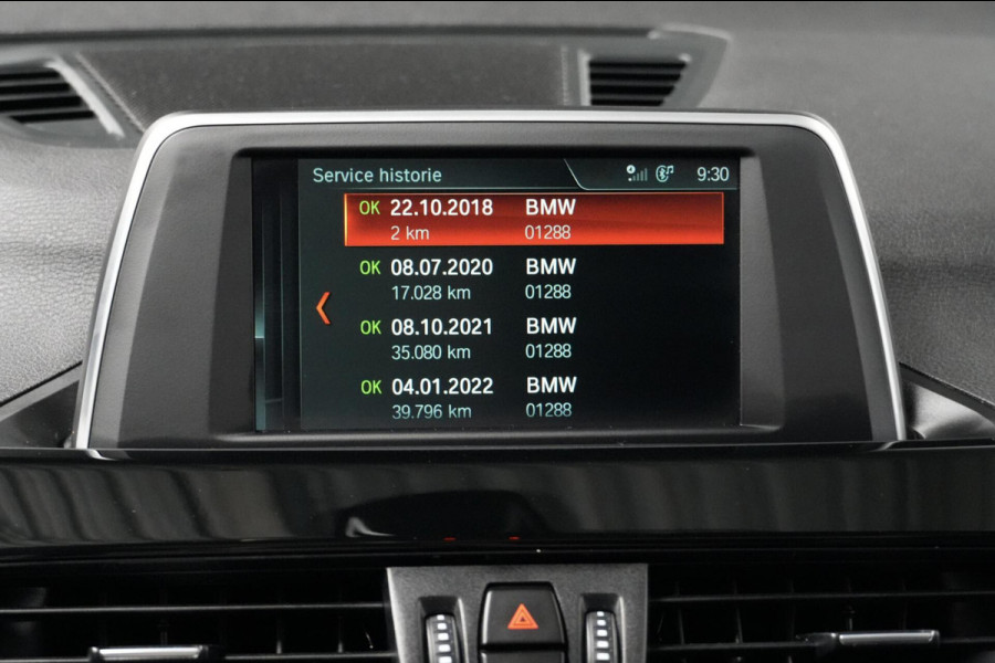 BMW X1 sDrive18i Sport Line Automaat 140 PK Facelift |Pano-dak | Leder | Stoelverwarming | Memory | Camera | LED | PDC |