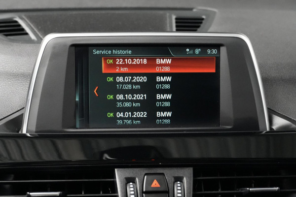 BMW X1 sDrive18i Sport Line Automaat 140 PK Facelift |Pano-dak | Leder | Stoelverwarming | Memory | Camera | LED | PDC |