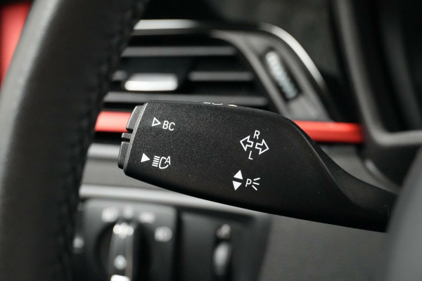BMW X1 sDrive18i Sport Line Automaat 140 PK Facelift |Pano-dak | Leder | Stoelverwarming | Memory | Camera | LED | PDC |