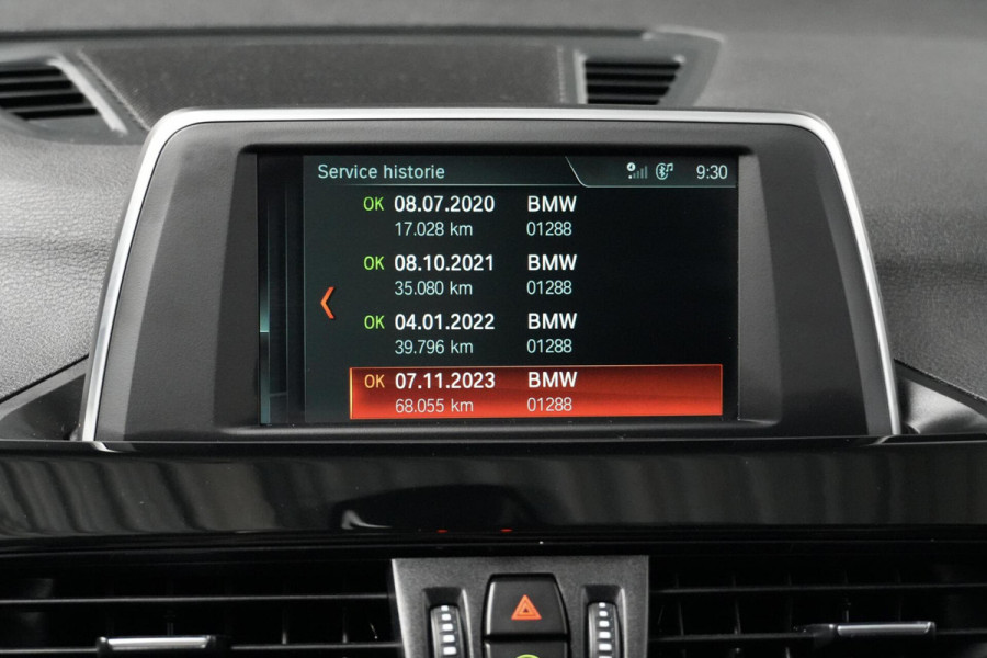 BMW X1 sDrive18i Sport Line Automaat 140 PK Facelift |Pano-dak | Leder | Stoelverwarming | Memory | Camera | LED | PDC |