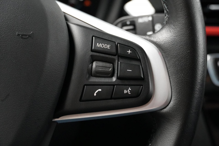 BMW X1 sDrive18i Sport Line Automaat 140 PK Facelift |Pano-dak | Leder | Stoelverwarming | Memory | Camera | LED | PDC |
