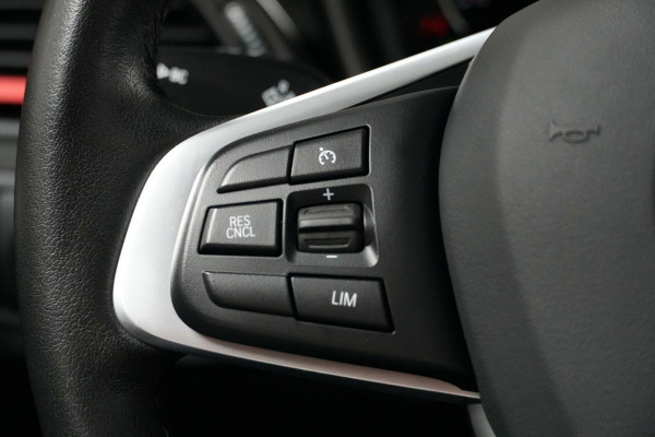 BMW X1 sDrive18i Sport Line Automaat 140 PK Facelift |Pano-dak | Leder | Stoelverwarming | Memory | Camera | LED | PDC |