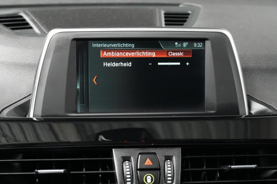 BMW X1 sDrive18i Sport Line Automaat 140 PK Facelift |Pano-dak | Leder | Stoelverwarming | Memory | Camera | LED | PDC |