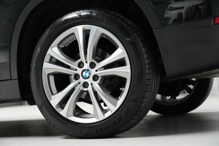 BMW X1 sDrive18i Sport Line Automaat 140 PK Facelift |Pano-dak | Leder | Stoelverwarming | Memory | Camera | LED | PDC |