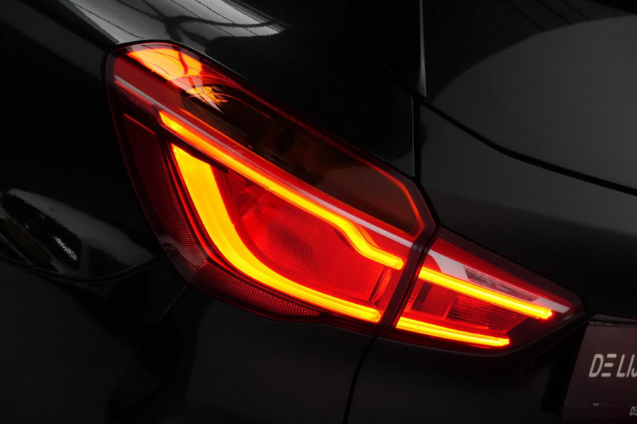BMW X1 sDrive18i Sport Line Automaat 140 PK Facelift |Pano-dak | Leder | Stoelverwarming | Memory | Camera | LED | PDC |