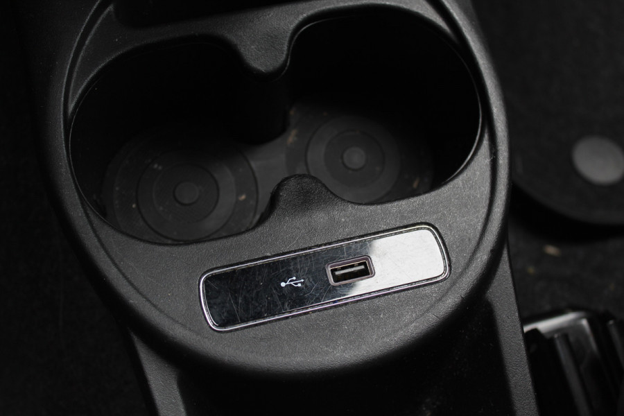 Fiat 500 1.2 Lounge / Apple CarPlay / Half leder / Parkeerhulp achter / 15'' / Beats / DAB / Bluetooth / Cruise Control / Getint glas