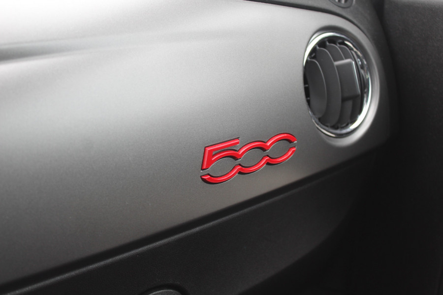 Fiat 500 1.2 Lounge / Apple CarPlay / Half leder / Parkeerhulp achter / 15'' / Beats / DAB / Bluetooth / Cruise Control / Getint glas