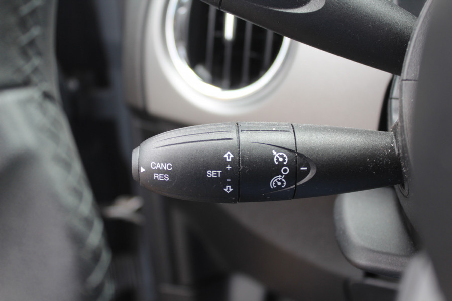 Fiat 500 1.2 Lounge / Apple CarPlay / Half leder / Parkeerhulp achter / 15'' / Beats / DAB / Bluetooth / Cruise Control / Getint glas