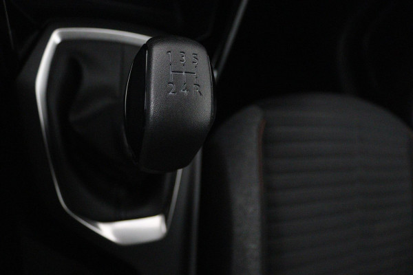 Peugeot 208 1.2 PureTech Blue Lease Active (PARKEERSENSOREN ACHTER, NAVIGATIE, BLUETOOTH, NL-AUTO, GOED ONDERHOUDEN)