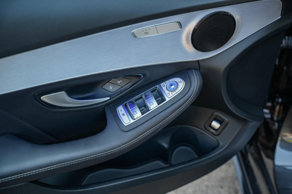 Mercedes-Benz C-Klasse 300 de AMG Line Pano Navi