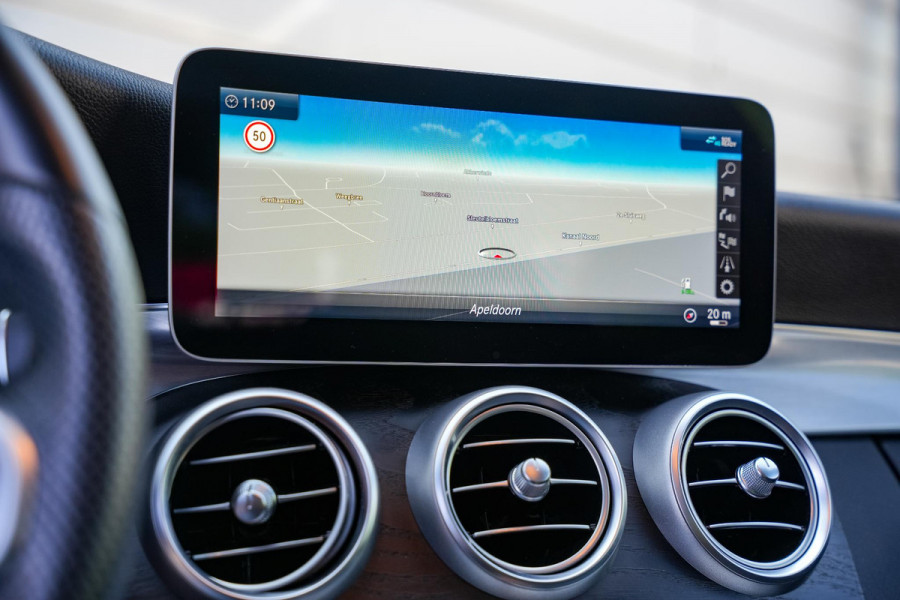 Mercedes-Benz C-Klasse 300 de AMG Line Pano Navi
