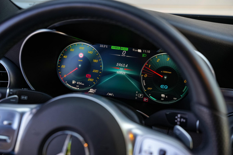 Mercedes-Benz C-Klasse 300 de AMG Line Pano Navi