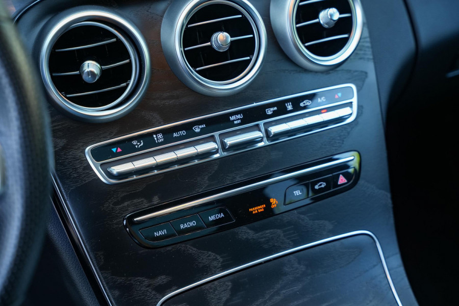 Mercedes-Benz C-Klasse 300 de AMG Line Pano Navi