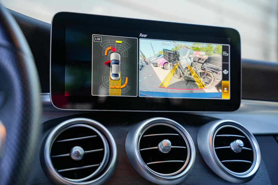 Mercedes-Benz C-Klasse 300 de AMG Line Pano Navi