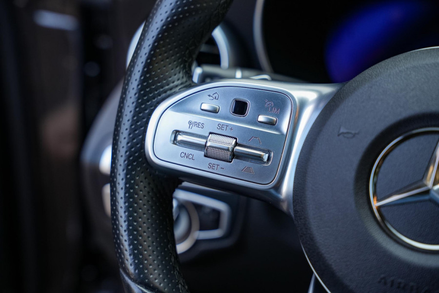 Mercedes-Benz C-Klasse 300 de AMG Line Pano Navi