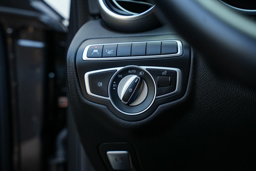 Mercedes-Benz C-Klasse 300 de AMG Line Pano Navi