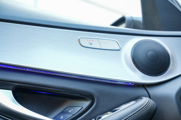 Mercedes-Benz C-Klasse 300 de AMG Line Pano Navi