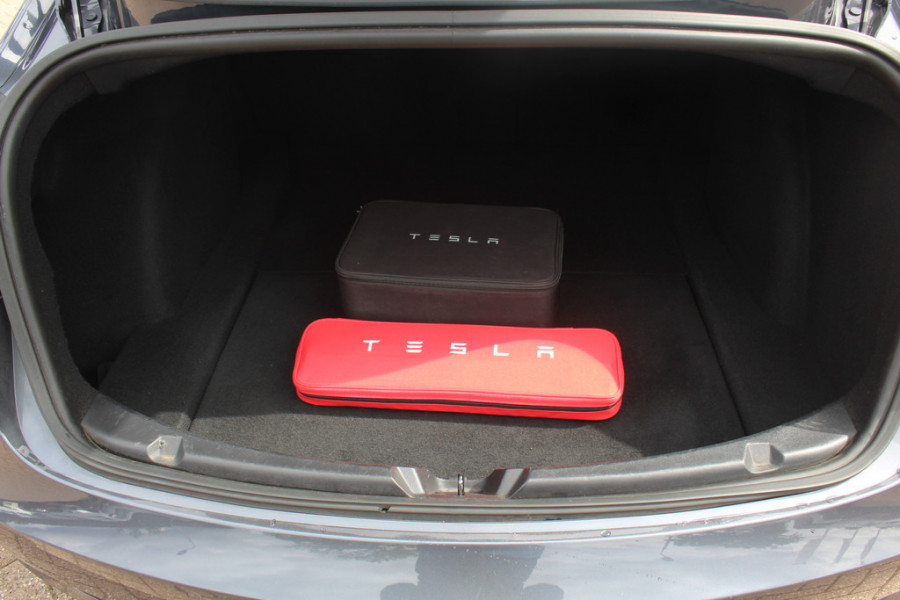 Tesla Model 3 Standard RWD Plus 60 kWh / Autopilot / Panoramadak / Camera / Premium Audio / 18'' / Leder