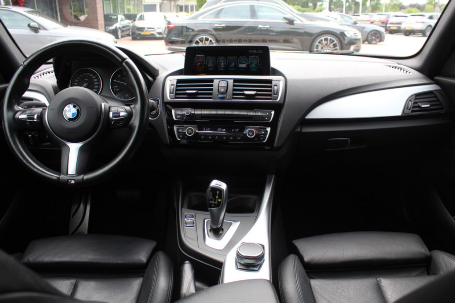 BMW 1-serie 118i High Exe. M Sport / Schuifdak / Camera / Leder / 18'' / Navigatie / Sportstoelen / Stoelverwarming / DAB / Cruise Control