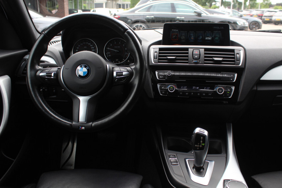 BMW 1-serie 118i High Exe. M Sport / Schuifdak / Camera / Leder / 18'' / Navigatie / Sportstoelen / Stoelverwarming / DAB / Cruise Control