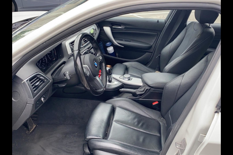 BMW 1-serie 118i High Exe. M Sport / Schuifdak / Camera / Leder / 18'' / Navigatie / Sportstoelen / Stoelverwarming / DAB / Cruise Control