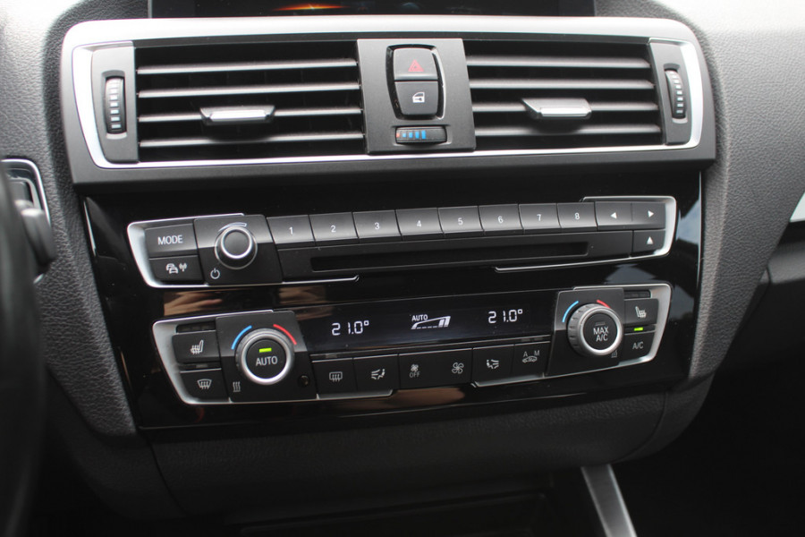 BMW 1-serie 118i High Exe. M Sport / Schuifdak / Camera / Leder / 18'' / Navigatie / Sportstoelen / Stoelverwarming / DAB / Cruise Control