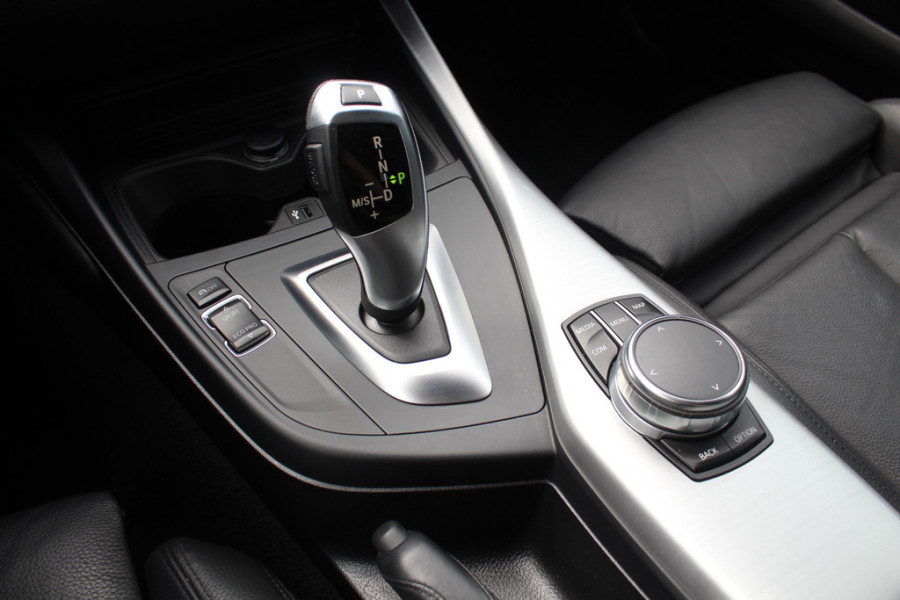 BMW 1-serie 118i High Exe. M Sport / Schuifdak / Camera / Leder / 18'' / Navigatie / Sportstoelen / Stoelverwarming / DAB / Cruise Control