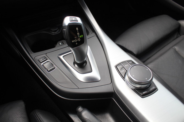 BMW 1-serie 118i High Exe. M Sport / Schuifdak / Camera / Leder / 18'' / Navigatie / Sportstoelen / Stoelverwarming / DAB / Cruise Control