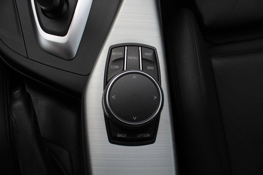 BMW 1-serie 118i High Exe. M Sport / Schuifdak / Camera / Leder / 18'' / Navigatie / Sportstoelen / Stoelverwarming / DAB / Cruise Control