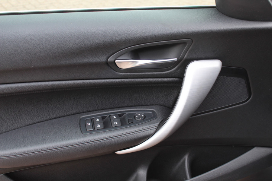 BMW 1-serie 118i High Exe. M Sport / Schuifdak / Camera / Leder / 18'' / Navigatie / Sportstoelen / Stoelverwarming / DAB / Cruise Control