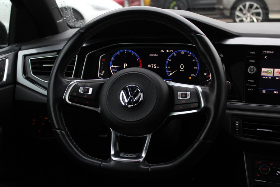 Volkswagen Polo 1.0 TSI Highline 3x R-line / Full option! / Panoramadak / Camera / Virtual Cockpit / Keyless / 17'' / Dynaudio / Winterpakket / LED Koplampen / Navigatie / DAB / ACC