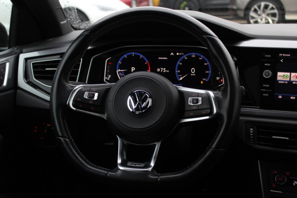 Volkswagen Polo 1.0 TSI Highline 3x R-line / Full option! / Panoramadak / Camera / Virtual Cockpit / Keyless / 17'' / Dynaudio / Winterpakket / LED Koplampen / Navigatie / DAB / ACC