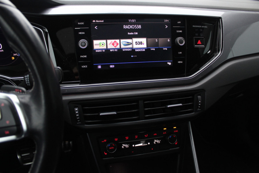 Volkswagen Polo 1.0 TSI Highline 3x R-line / Full option! / Panoramadak / Camera / Virtual Cockpit / Keyless / 17'' / Dynaudio / Winterpakket / LED Koplampen / Navigatie / DAB / ACC