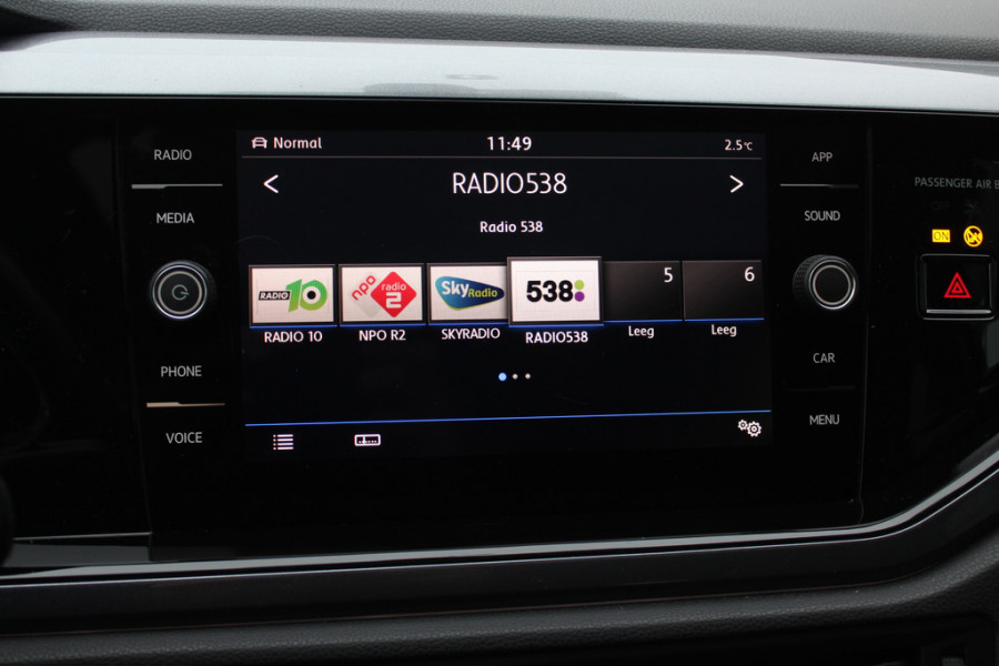 Volkswagen Polo 1.0 TSI Highline 3x R-line / Full option! / Panoramadak / Camera / Virtual Cockpit / Keyless / 17'' / Dynaudio / Winterpakket / LED Koplampen / Navigatie / DAB / ACC