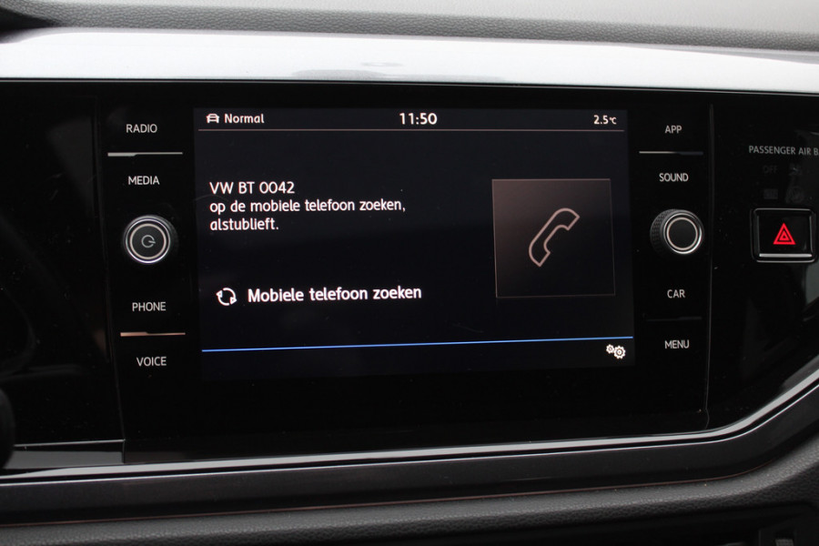 Volkswagen Polo 1.0 TSI Highline 3x R-line / Full option! / Panoramadak / Camera / Virtual Cockpit / Keyless / 17'' / Dynaudio / Winterpakket / LED Koplampen / Navigatie / DAB / ACC