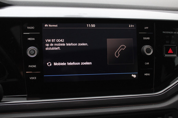 Volkswagen Polo 1.0 TSI Highline 3x R-line / Full option! / Panoramadak / Camera / Virtual Cockpit / Keyless / 17'' / Dynaudio / Winterpakket / LED Koplampen / Navigatie / DAB / ACC