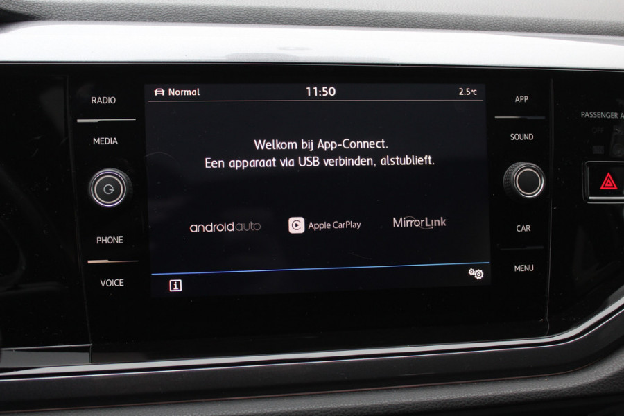 Volkswagen Polo 1.0 TSI Highline 3x R-line / Full option! / Panoramadak / Camera / Virtual Cockpit / Keyless / 17'' / Dynaudio / Winterpakket / LED Koplampen / Navigatie / DAB / ACC