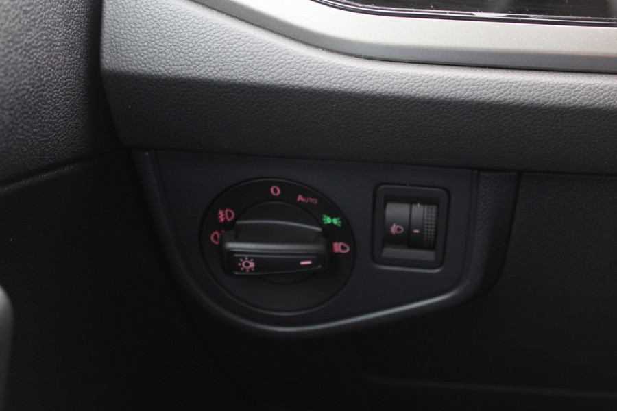 Volkswagen Polo 1.0 TSI Highline 3x R-line / Full option! / Panoramadak / Camera / Virtual Cockpit / Keyless / 17'' / Dynaudio / Winterpakket / LED Koplampen / Navigatie / DAB / ACC
