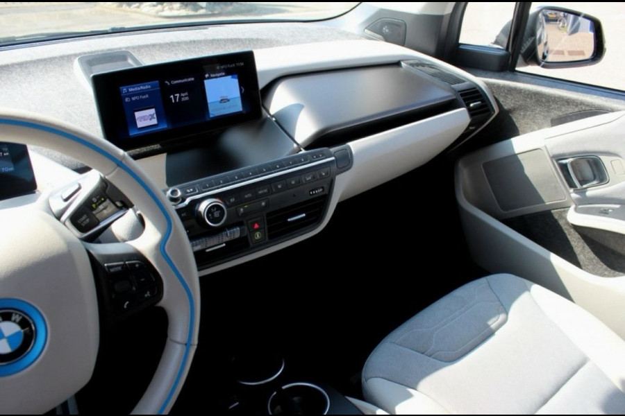 BMW i3 S iPerformance 94Ah 33 kWh / Full option! / Panoramadak / Camera / Keyless / 20'' / Warmtepomp / Harman Kardon / Apple CarPlay / DAB / Getint glas / Stoelverwarming / ACC