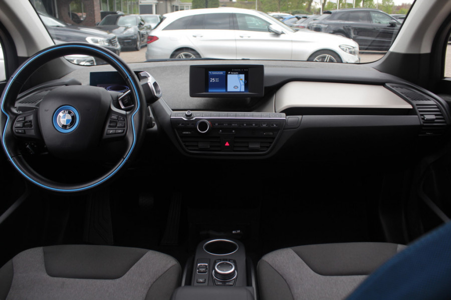 BMW i3 Basis 120Ah 42 kWh / Camera / Navigatie / 19'' / Harman Kardon / Stoelverwarming / Cruise Control / Warmtepomp / Getint glas
