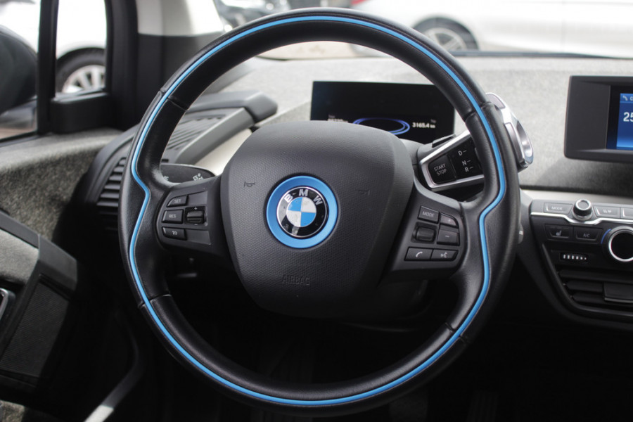 BMW i3 Basis 120Ah 42 kWh / Camera / Navigatie / 19'' / Harman Kardon / Stoelverwarming / Cruise Control / Warmtepomp / Getint glas